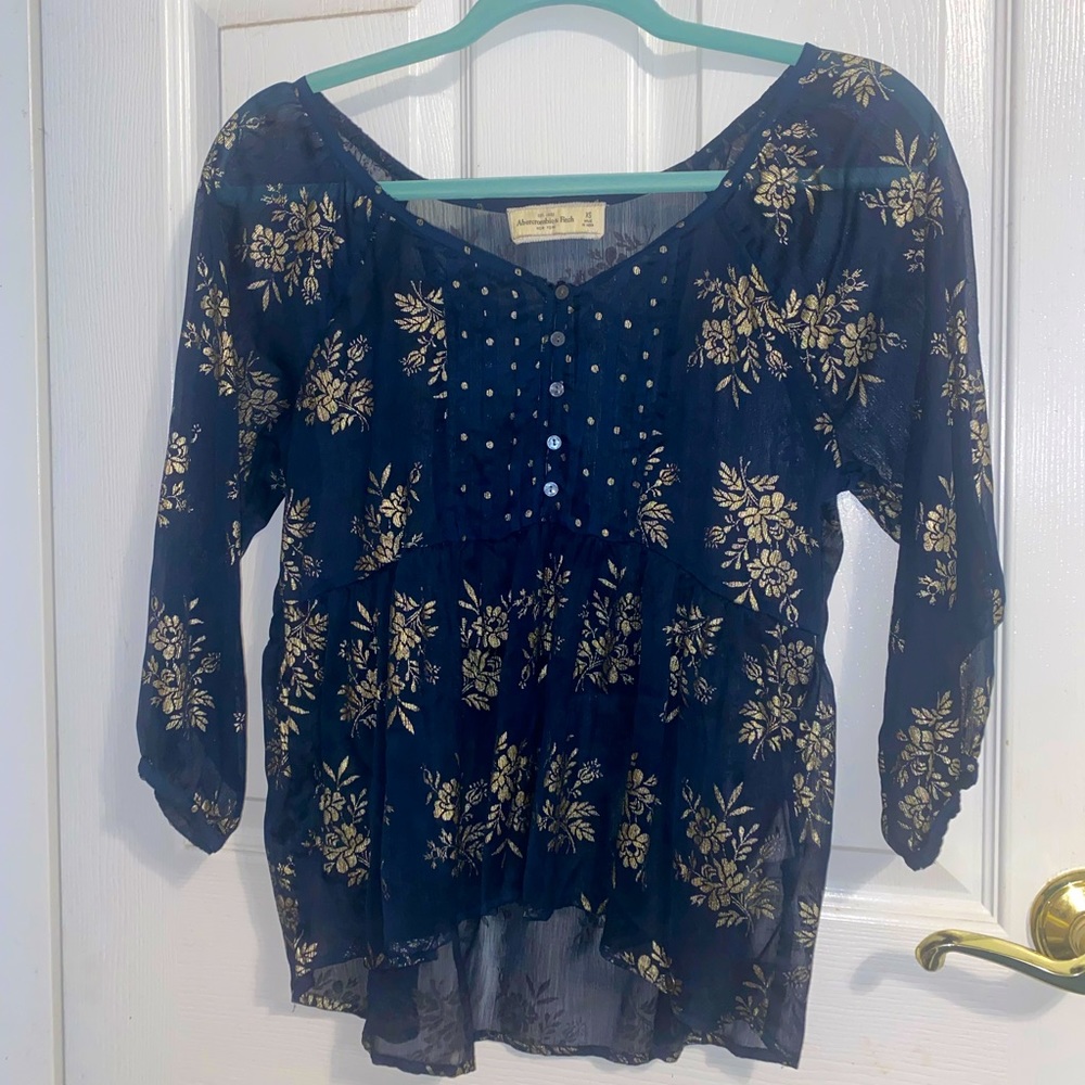 Abercrombie & Fitch Size: Junior Extra Small Color: Blue with gold flower print